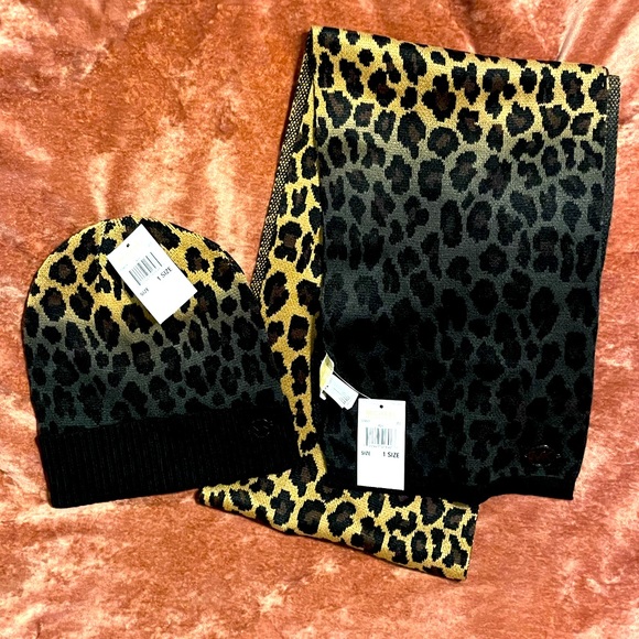 Michael Kors, Cheetah Hat and Scarf Set - Picture 4 of 6
